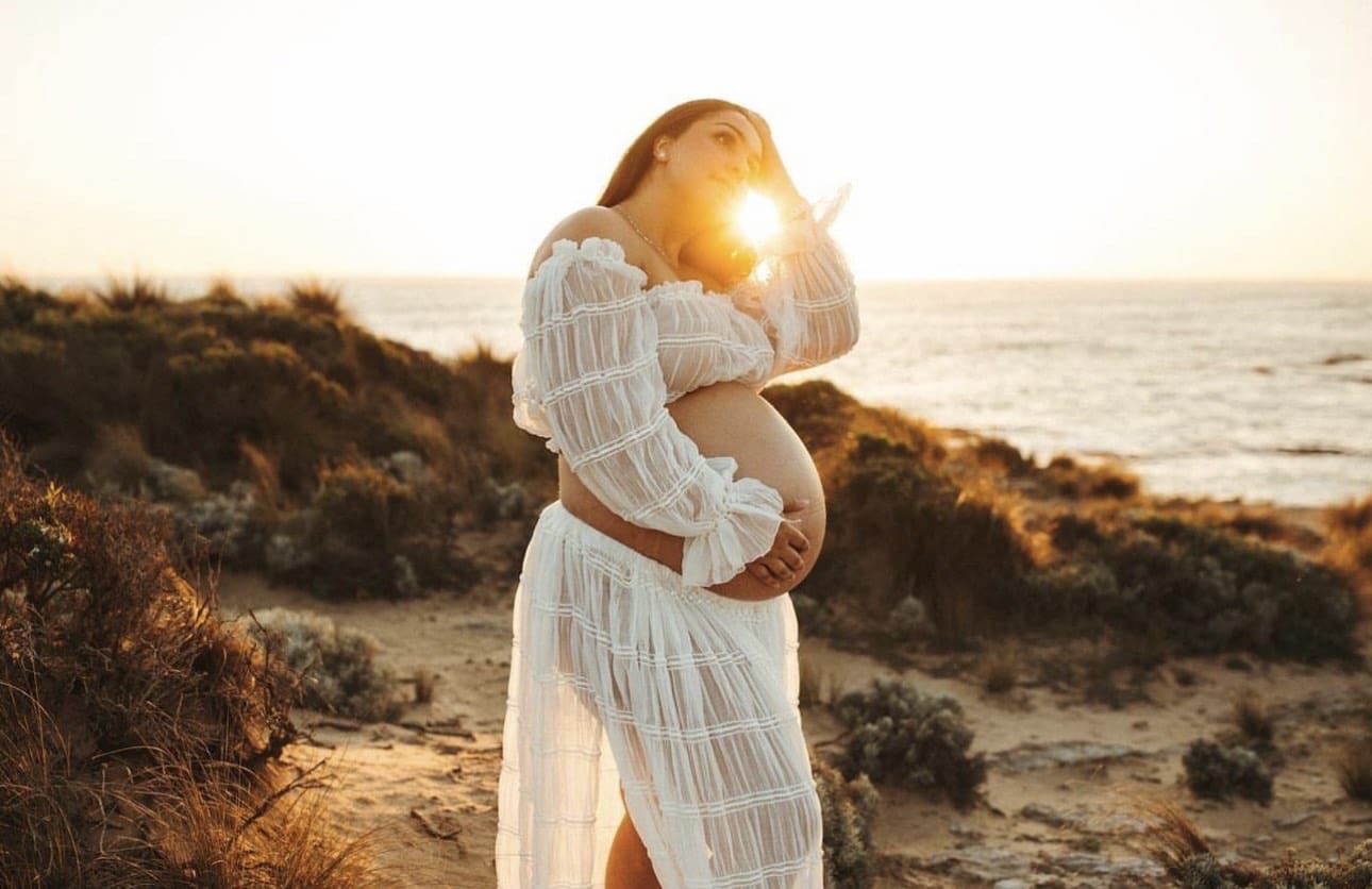 Wonderful Moments Two Piece Photoshoot Set - White - Maternity Photoshoot Dress