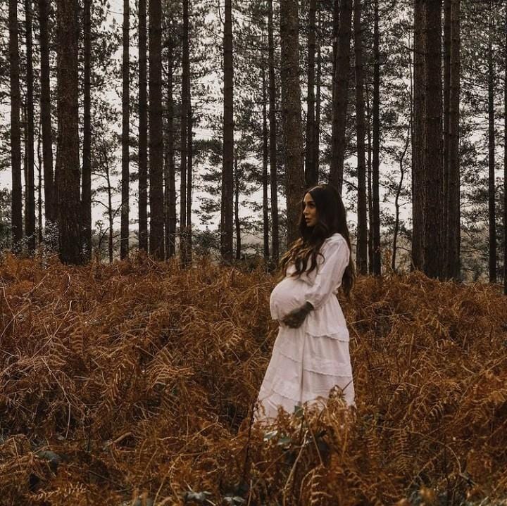 white maternity dress for photoshoot. Dress hire Australia